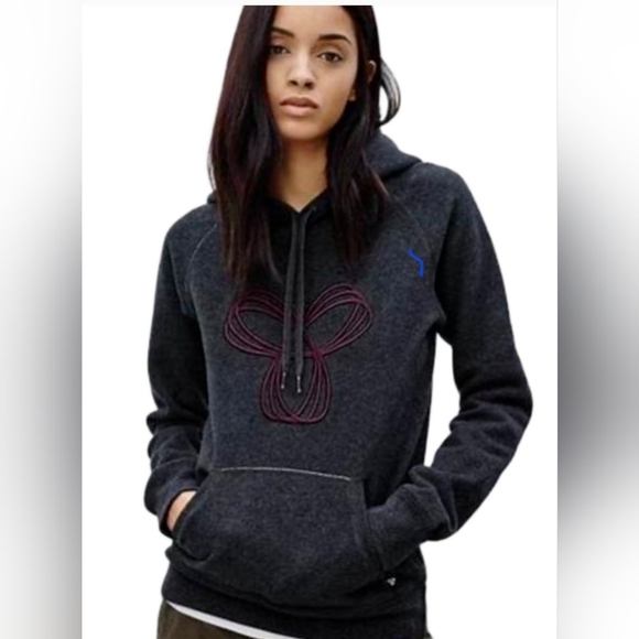 TNA Tops - ARITZIA Tna Baltic Embroidered Pullover hoodie